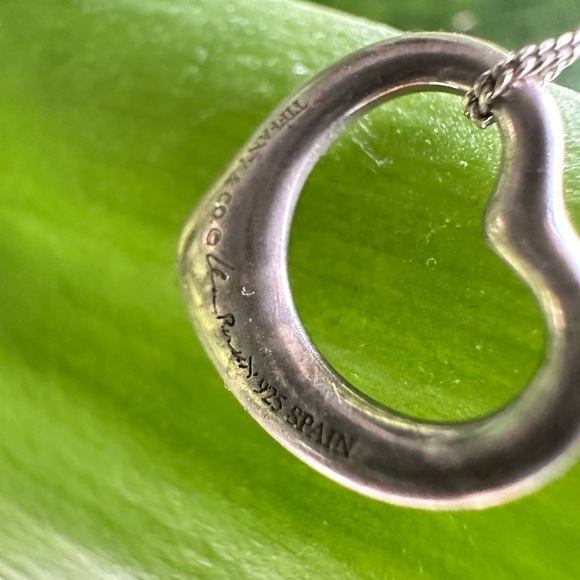 Tiffany & Co. Elsa Peretti Sterling Silver Open Heart pendant. 5535 G - Picture 2 of 13